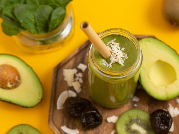 Kale Kiwi Coconut-Cado Smoothie