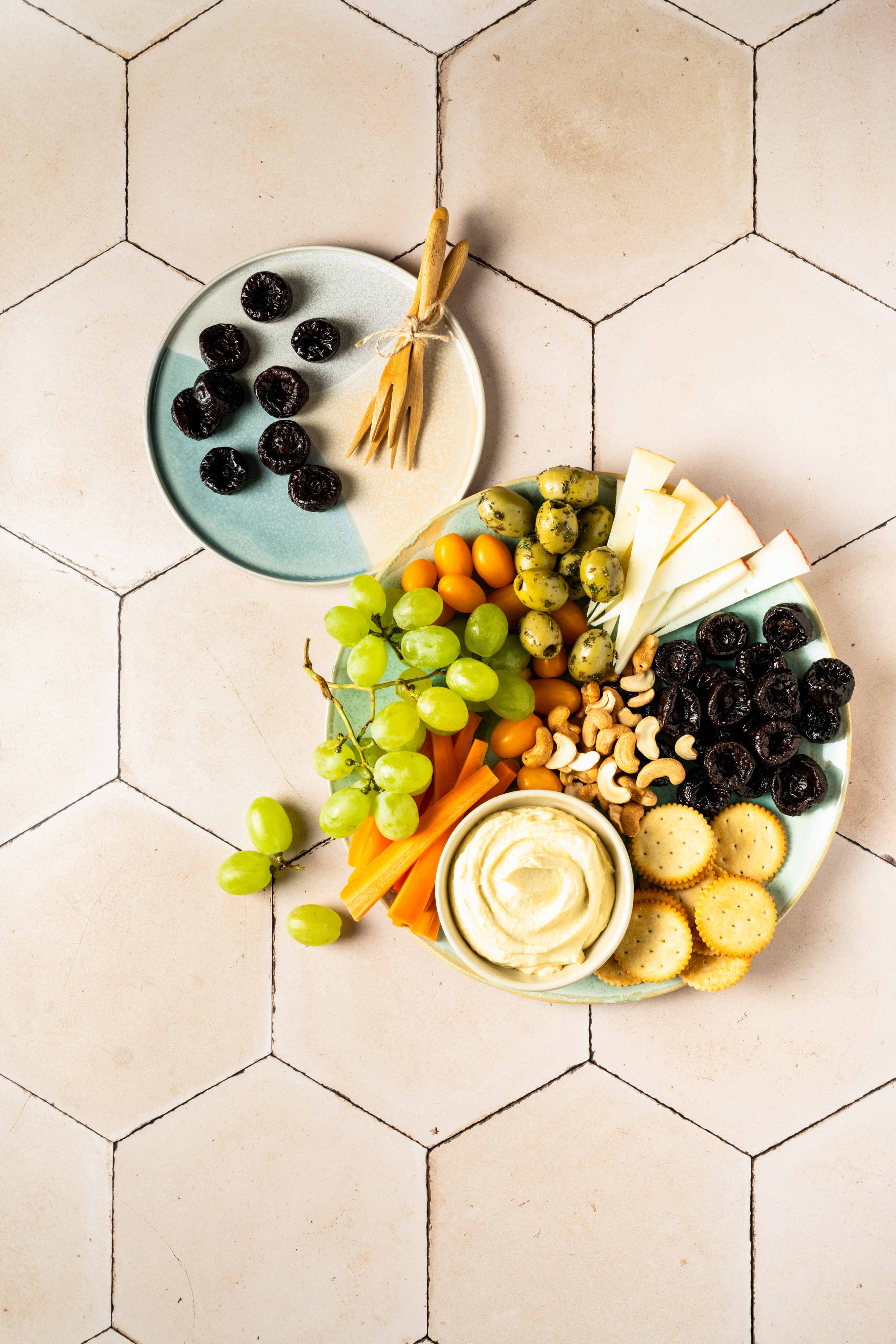 Plato de frutas y nueces