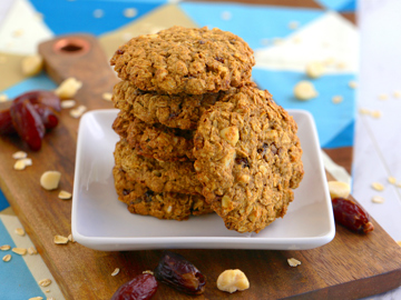 Oatmeal Date & Macadamia Cookies