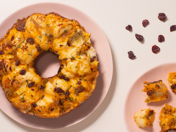 CherryCheddarThymePullApartBread